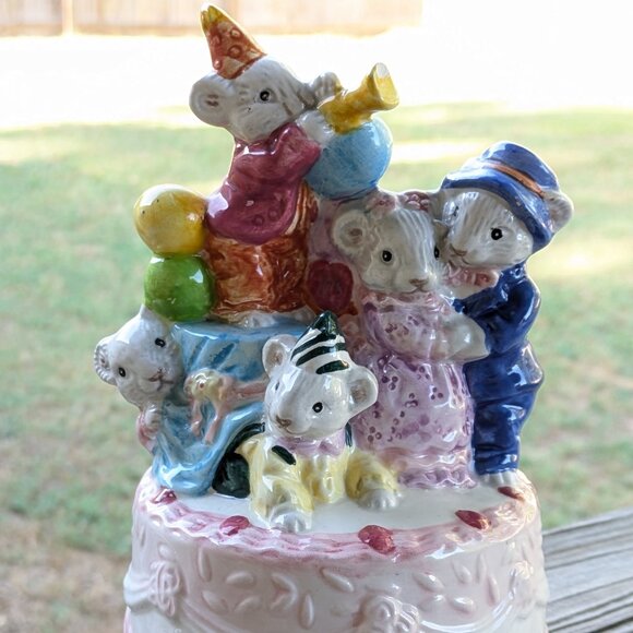 Heritage Mint Other - RARE Adorable Collectable Vintage Heritage Mint Mice Birthday Music Box